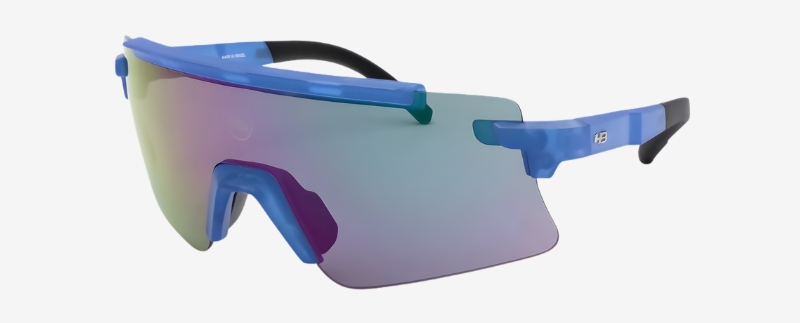 Óculos de sol esportivos com lente espelhada azul.